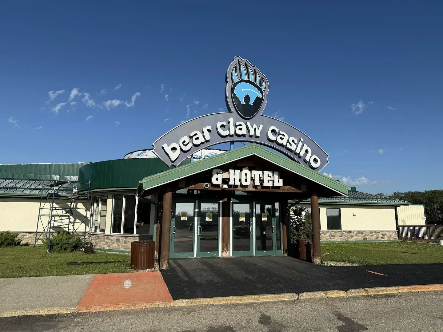 Bear Claw Casino & Hotel, Carlyle - the hotel set in the Saskatchewan countryside